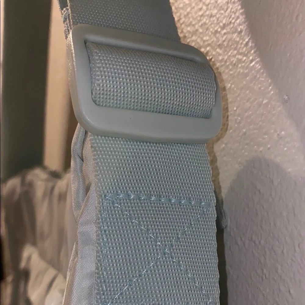 Reebok Light Mint green adjustable Shoulder/Crossbody Bag - Picture 6 of 11